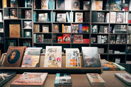書卷伴生辰 帶著一本圖書打卡奔夏展覽，為動聽885慶生